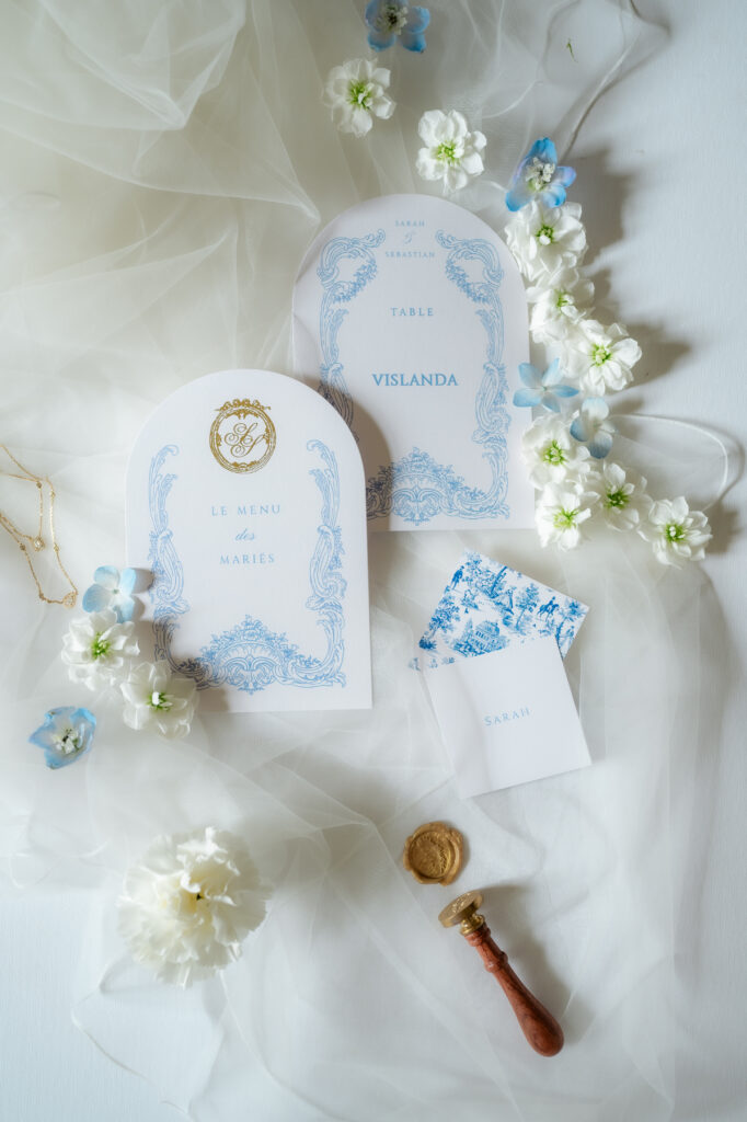 numéro de table, numéro de table mariage, table de mariage, fleurs mariage, organisation mariage Le Havre, organisation mariage normandie, organisation mariage seine maritime, organisation de mariage Le Havre, organisation de mariage normandie, organisation de mariage seine maritime, wedding planner Le Havre, wedding planner normandie, wedding planner seine maritime, organisation événement Le Havre, organisation événement normandie, organisation événement seine maritime, la petite noceuse, noceuse, amour, amoureux, couple, futurs mariés, future mariée, wedding, planner, designer, wedding planner, wedding designer, wedding design, mariage, organisation, décoration, decoration, organisation mariage, décoration mariage, decoration mariage, mariée, bride, fleurs, flowers, demande, demande mariage, marié, groom, couple, fiançailles, événement, organisation événement, coaching mariage, préparatifs mariage, préparation mariage, préparation événement, scénographie événement, scénographie mariage, coordination mariage, lieu mariage, projet mariage, budget mariage, préparation mariage, papeterie, papeterie mariage, flatlay, flatly mariage, shooting mariage, mariage bleu